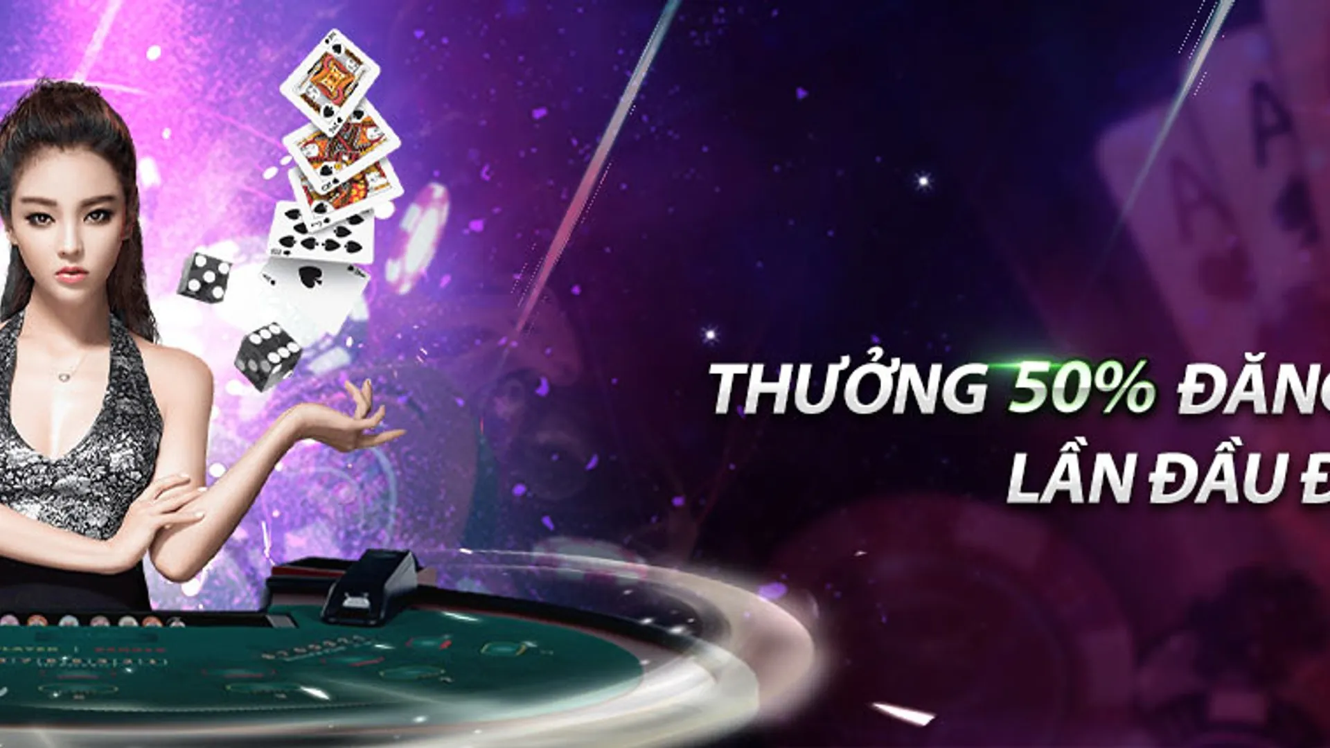 Hình ảnh bàn chơi casino trực tuyến với chip và thẻ bài, tượng trưng cho chiến lược chiến thắng tại fcb8 vip